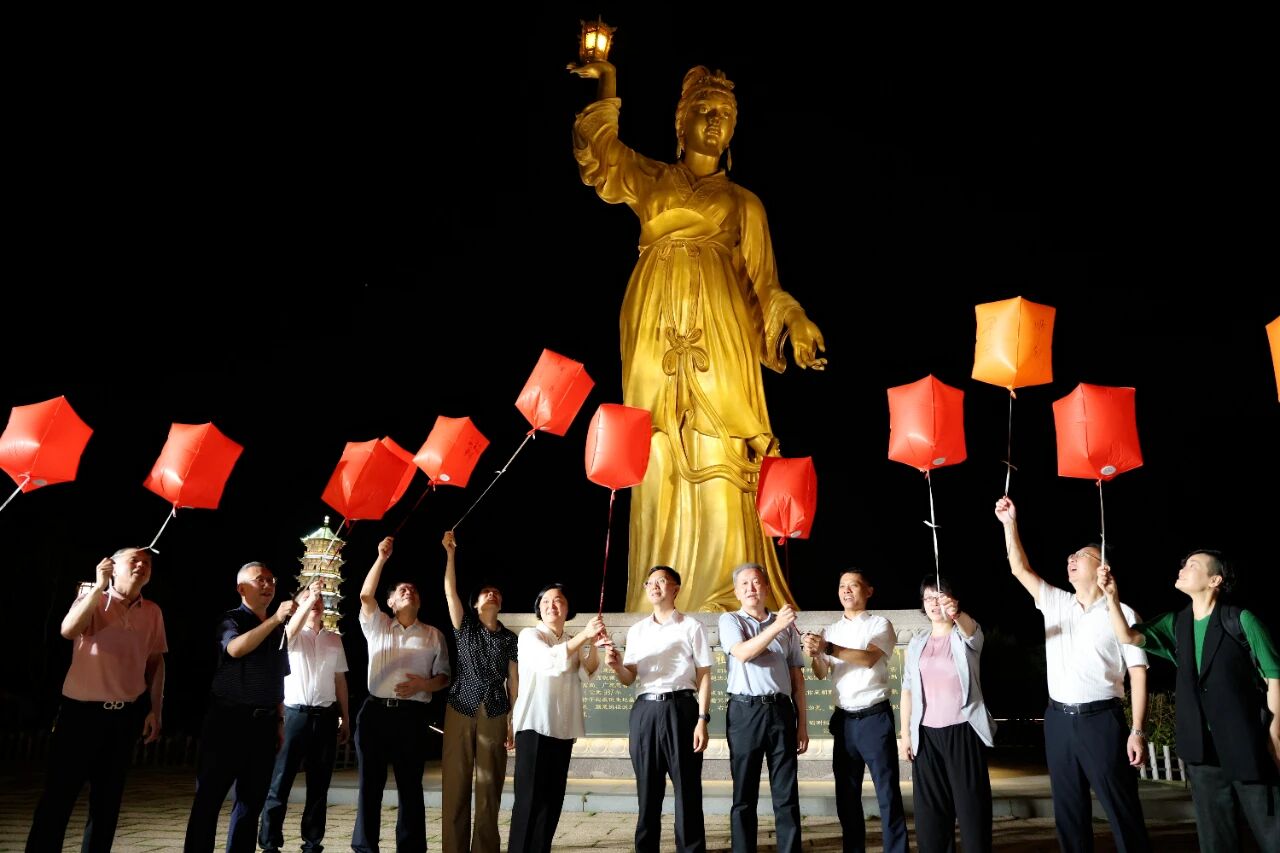 共话融合发展 喜迎中秋佳节——我市举行两岸同胞迎中秋联谊活动