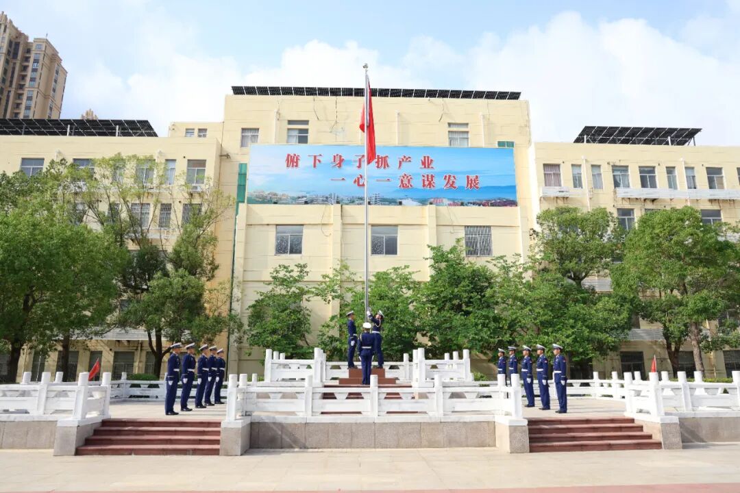 共庆祖国华诞！湄洲举行庆祝中华人民共和国成立76周年升国旗仪式